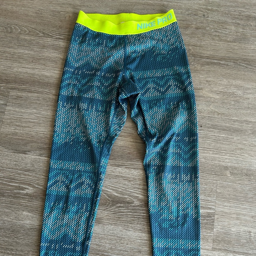 NikePro Teal Geometric  leggings - size Small neon green